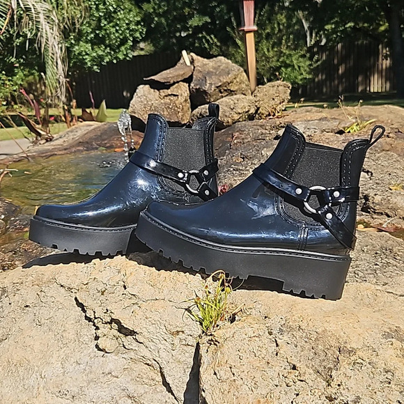 Zodiac Women's Carter Lugged Sole Slip On Booties - Picture 3 of 7